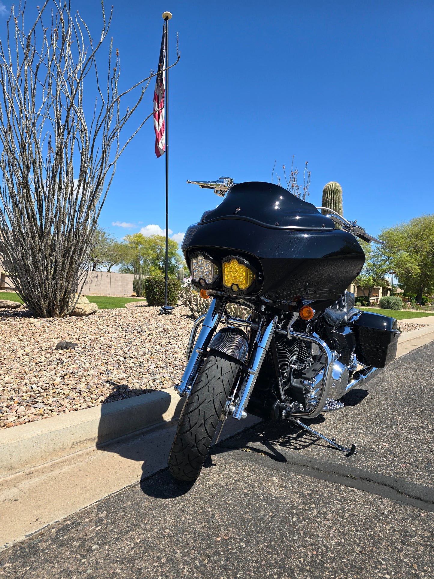 99-13 Harley Road Glide Headlight dual 7inch round bracket.